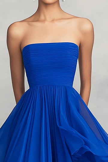Robe formelle plissée sans bretelles en mousseline de soie à volants bleu royal